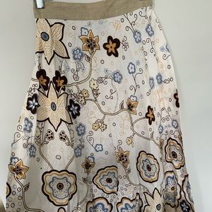 Below knee cotton printed skirt.